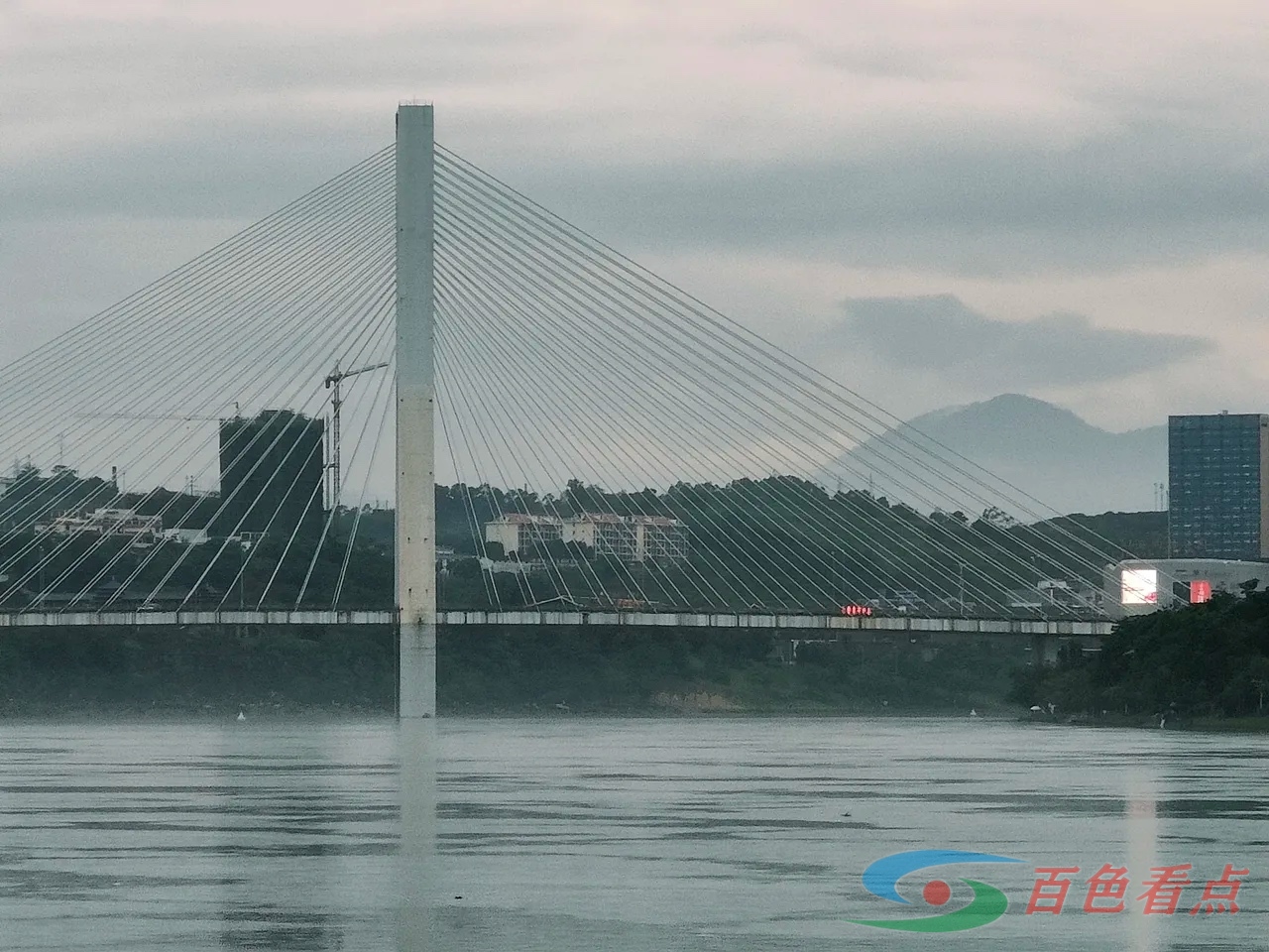 领略了烟雨弥漫的右江河面，真的是仙气飘飘 领略,烟雨,弥漫,右江,右江河