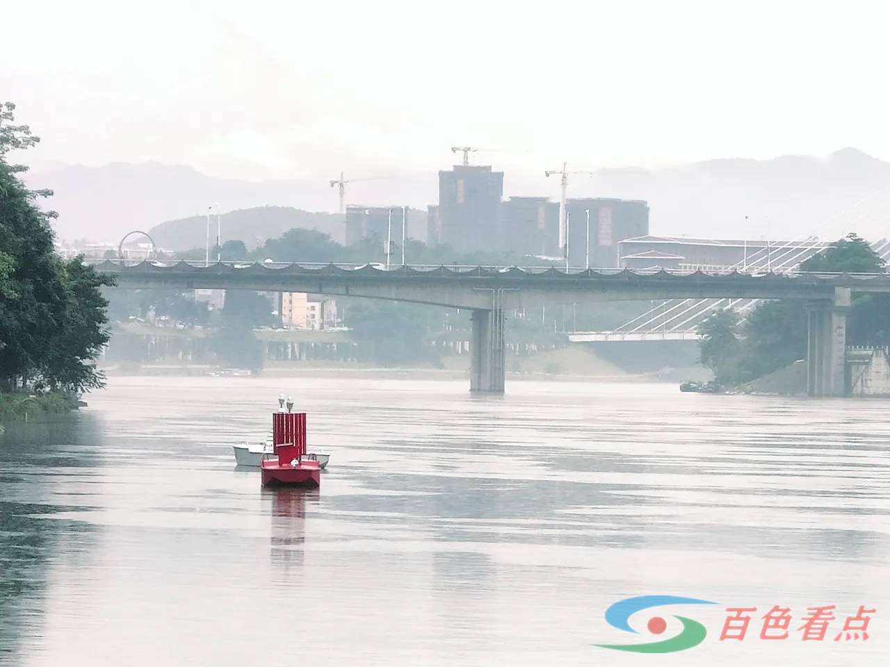 领略了烟雨弥漫的右江河面，真的是仙气飘飘 领略,烟雨,弥漫,右江,右江河