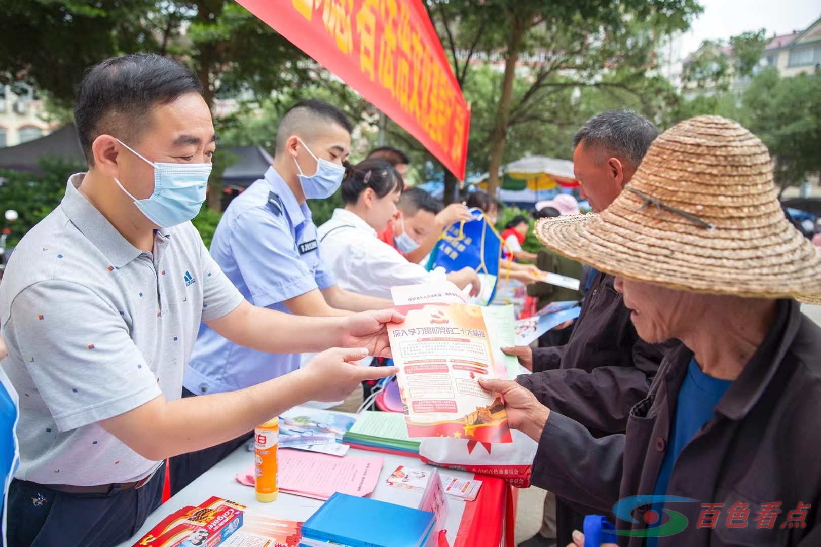 百色市委政法委、市法学会组织有关部门到右江区汪甸乡开展法律宣传活动 百色,百色市,市委,委政,政法