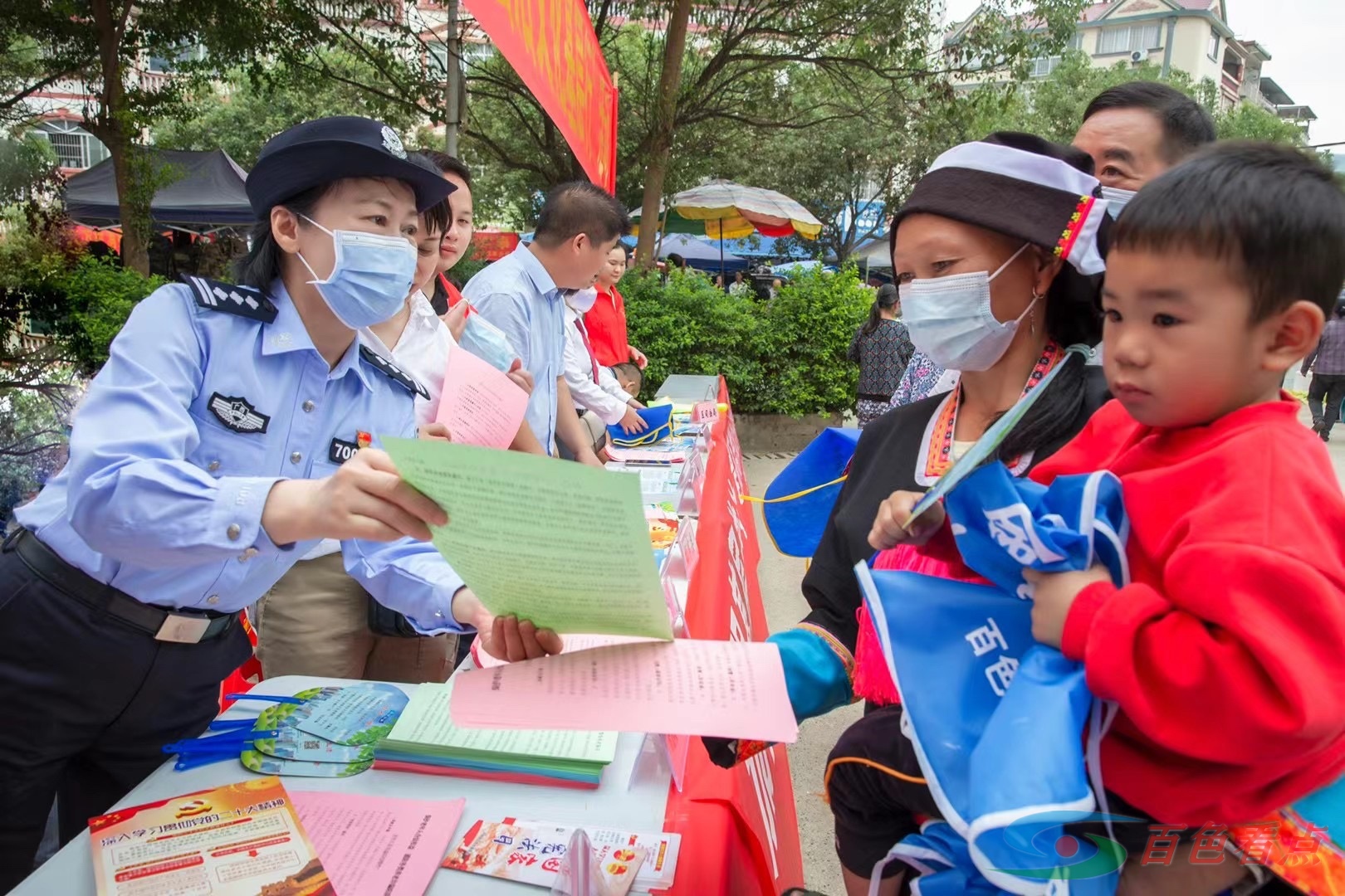 百色市委政法委、市法学会组织有关部门到右江区汪甸乡开展法律宣传活动 百色,百色市,市委,委政,政法