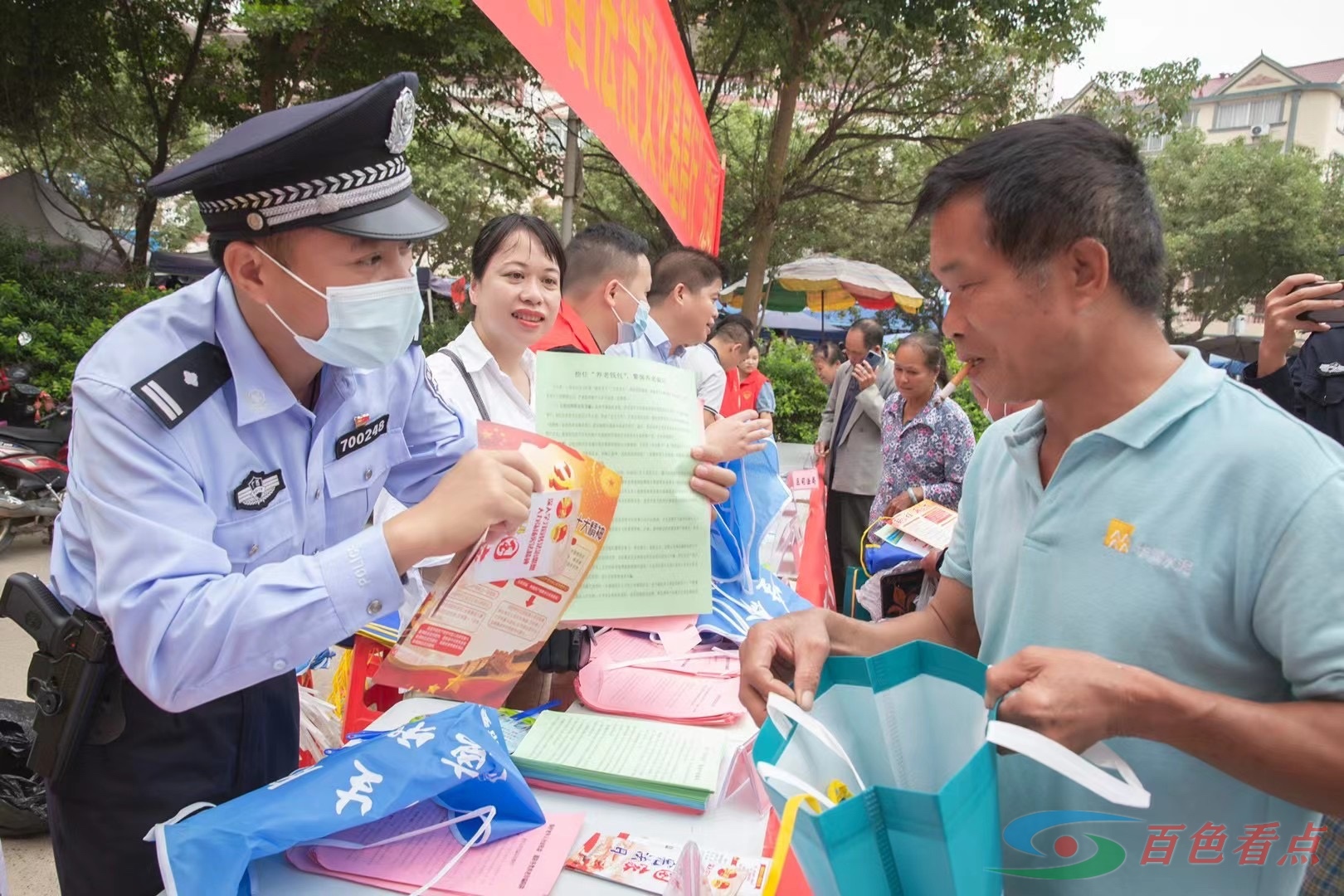 百色市委政法委、市法学会组织有关部门到右江区汪甸乡开展法律宣传活动 百色,百色市,市委,委政,政法