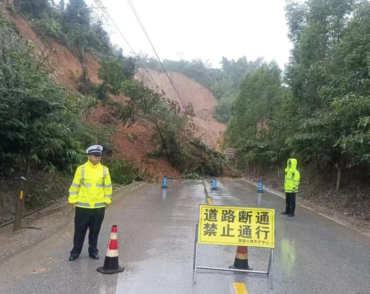 迎战超级台风！百色交警全程守护！ 